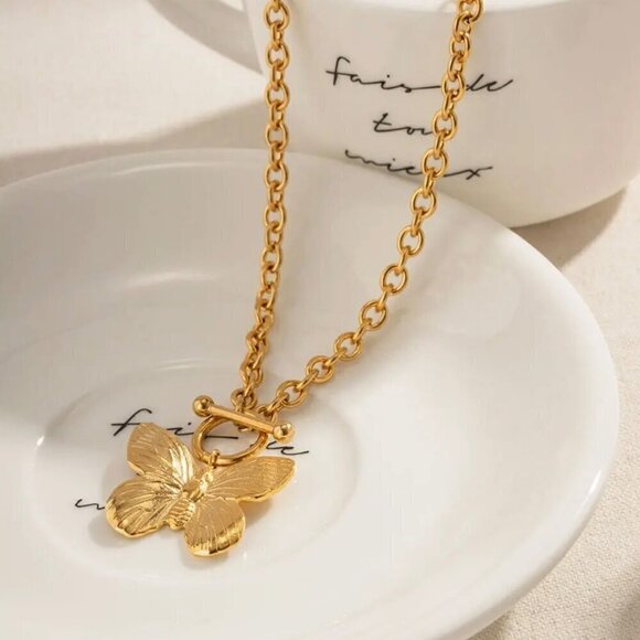 NWT Statement Butterfly Pendant Necklace 18K Gold Plated Chunky Toggle Clasp - Picture 5 of 12
